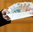 Госпомощь будет оказываться не всем работникам, а только тем, кому всерьез грозит увольнение. Фото: Анастасия ОСИПОВА - Комсомольская правда