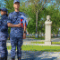 Росгвардейцы вручили пензенцам флаги с символикой Российского триколора - ПензаСМИ
