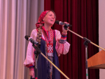 Режиссер этноцентра Анна Минеева исполняет народную песню, фото Глеба Лещенко