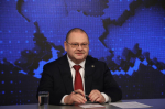 Олег Мельниченко поручил взять на контроль ремонт дорог в трех районах региона
