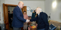 Спикер Заксобрания Вадим Супиков поздравил со 100-летием участника Великой Отечественной войны - РИА Пензенской области