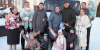 Семья Беляевых с 11-ю детьми получили микроавтобус по инициативе Мельниченко - Progorod58.Ru