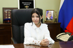 Олег Мельниченко подарил котенка воспитаннице Спасского детского дома