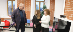 Олег Мельниченко передал юной сердобчанке подарок от Президента