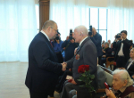 Олег Мельниченко вручил ветеранам юбилейные медали в честь 80-летия Победы