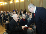 Олег Мельниченко вручил ветеранам юбилейные медали в честь 80-летия Победы
