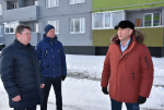 Олег Денисов провел выездное совещание в микрорайоне Заря