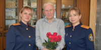 Сотрудники следственного управления СК России по Пензенской области поздравили с Днем защитника Отечества ветерана Великой Отечественной войны Пахомова Михаила Георгиевича - Следственный комитет