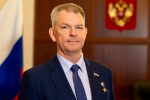 Александр Самокутяев: "Этот праздник — олицетворение гордости страны за мужество и доблесть российского народа, который всегда стоит на страже защиты своей Родины по долгу службы и по воле сердца.