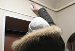 В домах горожан устанавливают автономные пожарные извещатели
