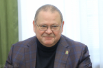 Олег Мельниченко поздравил жительниц региона с Международным женским днем