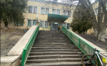 «Можно сломать шею»: пензенцы требуют ремонта лестницы в поликлинике №11