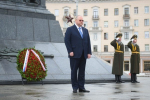 Губернатор Олег Мельниченко возложил цветы к монументу-обелиску в Минске