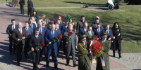 Пензенская делегация возложила цветы к мемориалу в Могилеве - SMI58.Ru