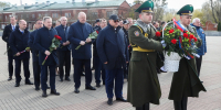 Пензенская делегация возложила цветы к монументу «Мужество» в мемориальном комплексе «Брестская крепость-герой» - ИА PenzaNews