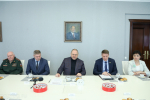 Олег Мельниченко вручил семье из Неверкинского района медали за помощь в СВО