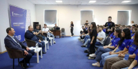 Олег Мельниченко встретился с представителями молодежного актива - Комсомольская правда