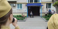 В Кузнецке для ветеранов ВОВ организовали концерт во дворе дома - Stolica58.Ru