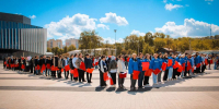 Более 500 активистов «Молодой Гвардии» и «Волонтерской Роты», а также студенты пензенских ВУЗов и колледжей приняли участие во флешмобе, посвященном 80-й годовщине Победы в Великой Отечественной войне - Молодая Гвардия