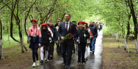 Олег Денисов возложил цветы к мемориалу «Селикса» - Город Пенза