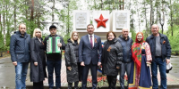 Мэр Олег Денисов возложил цветы к мемориалу «Селикса» - РИА Пензенской области