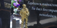 Олег Мельниченко возложил цветы к памятнику Герою России Сергею Гринину - ПензаСМИ