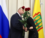 Накануне Дня России Олег Мельниченко вручил награды наиболее отличившимся пензенцам. Как это было в 84 фото
