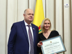 Накануне Дня России Олег Мельниченко вручил награды наиболее отличившимся пензенцам. Как это было в 84 фото