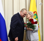 Накануне Дня России Олег Мельниченко вручил награды наиболее отличившимся пензенцам. Как это было в 84 фото