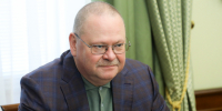 Олег Мельниченко поздравил многодетную семью Пронькиных с заслуженной наградой - Пенза-Обзор