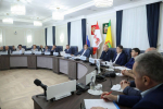 Олег Мельниченко провел видеозаседание правительства по уборочной кампании и стройкам