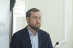 Олег Мельниченко распорядился оперативно отвечать на обращения граждан в соцсетях