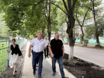 Мельниченко осмотрел преображенные пешеходные зоны у Каменской больницы