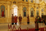В Спасском кафедральном соборе митрополит Серафим освятил мед