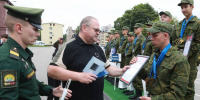 Олег Мельниченко наградил победителей юнармейских сборов «Гвардеец-2025» - Stolica58.Ru