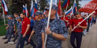 На набережной Суры прошло патриотическое шествие к Дню государственного флага - РИА Пензенской области
