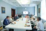 Олег Мельниченко поздравил многодетную семью из Пензы с началом учебного года