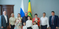 Встреча в областном правительстве с многодетной семьей||Фото: t.me/omelnichenko - Пензенская Правда