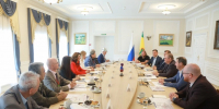 Олег Мельниченко провел встречу с кинематографистами - Комсомольская правда