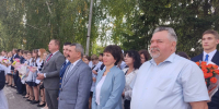 Василий Ложкин поздравил учащихся школы села Бессоновка с Днем знаний - Министерство региональной безопасности