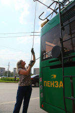 Наша героиня получила права в 18 лет.