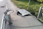 В Пензе месяц не могут устранить провал на тротуаре