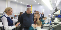 Олег Мельниченко ознакомился с производственными лабораториями ИТ-колледжа в Пензе - Пенза-Обзор