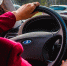 Почему многие опытные водители паркуют свой автомобиль всегда с вывернутым рулём - запомните на всю жизнь - Progorod58.Ru