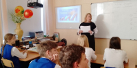 Специалист Дома народного творчества провела для школьников тематический час «Моя Россия - моя Родина» - Министерство культуры и туризма