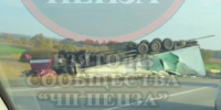 Авария с перевернутой фурой парализовала движение в Мокшанском районе - Stolica58.Ru