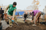 Шулькин с лопатой и новая ель Соболева. Фоторепортаж с общегородского субботника в Пензе