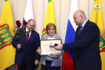 Олег Мельниченко снова в строю! Вручение наград отличившимся пензенцам провел губернатор в Круглом зале Правительства региона