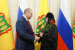 Олег Мельниченко вручил награды пензенцам за успехи в труде и общественной деятельности
