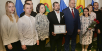 Губернатор и многодетная семья Конаковых||Фото автора - Пензенская Правда